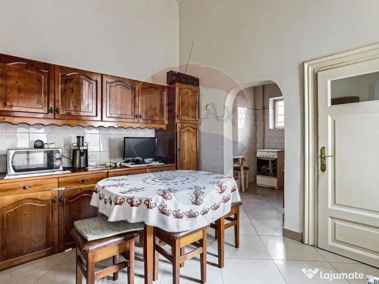 Apartament 4 camere spa?ioase, curte, zona Piata Catedralei - 8