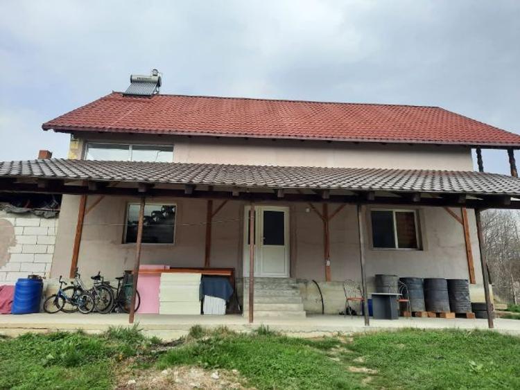 VÂND CASĂ LÂNGĂ HOREZU VÂLCEA  - 1