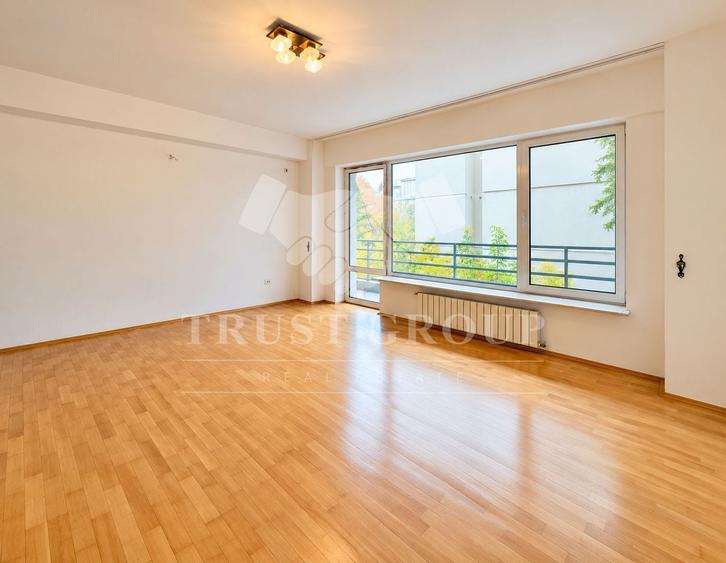 Apartament cu 4 camere decomandat în Primăverii