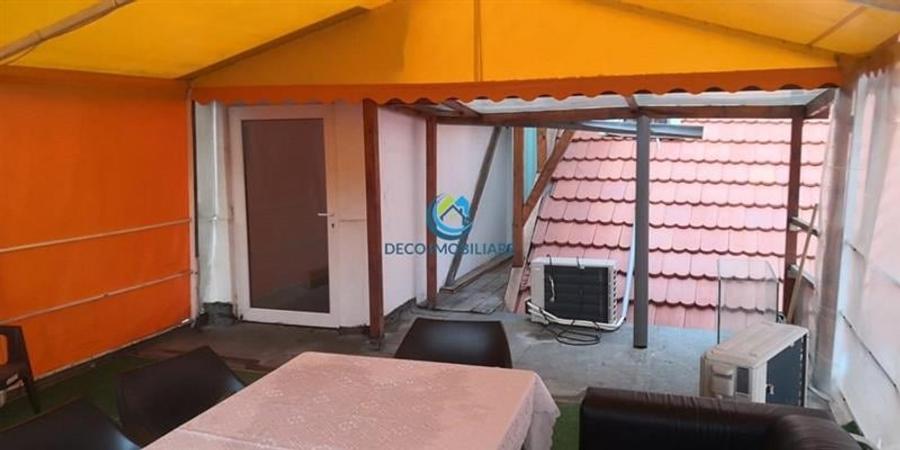 Apartament 3 camere, 95 mp pe doua niveluri cu terasa de 30 mp, Eroilor - 23