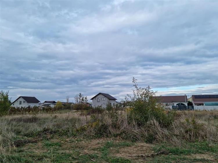 RECO teren intravilan 705 mp Osorhei - 8