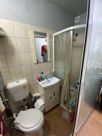 Proprietar vand garsoniera etaj1 UMT - 1