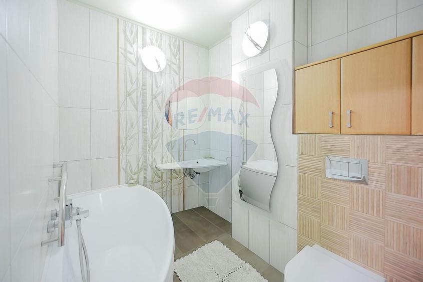 Apartament cu 4 camere de vânzare în zona Rogerius - 6