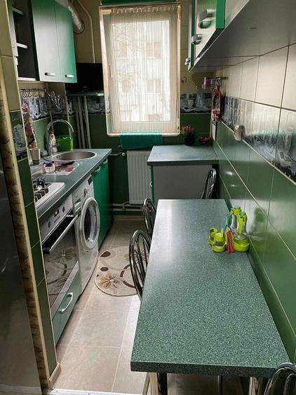 Apartament 3 camere Trivale , Decomandat, Etaj 1/4 - 5