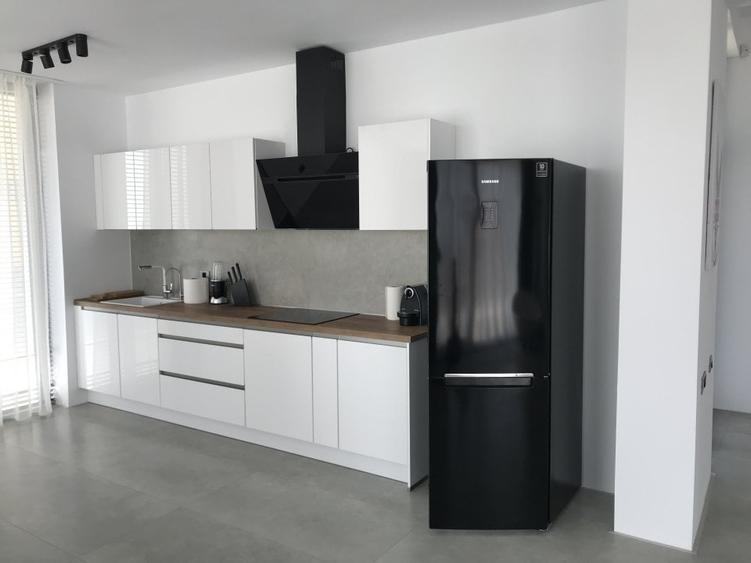 UNICAT! Vila in prima pozitie la mare - 3