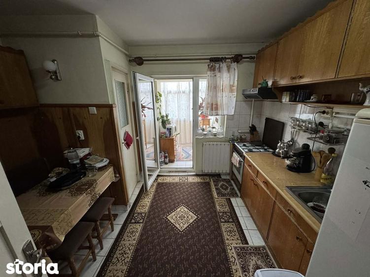 Apartament 4 camere decomandate , etaj 1 , Carpati 2 - 5
