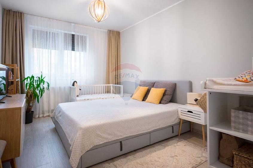 Apartament cu 2 camere,  2 băi și parcare subterană în Tractorul - 3