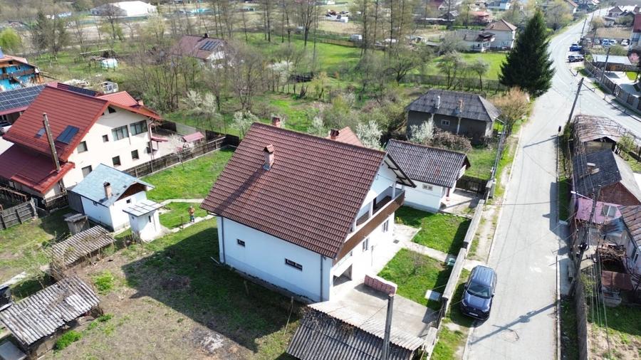 Casa cu 5 camere in Brezoi - zona centrala, dar linistita! - 3