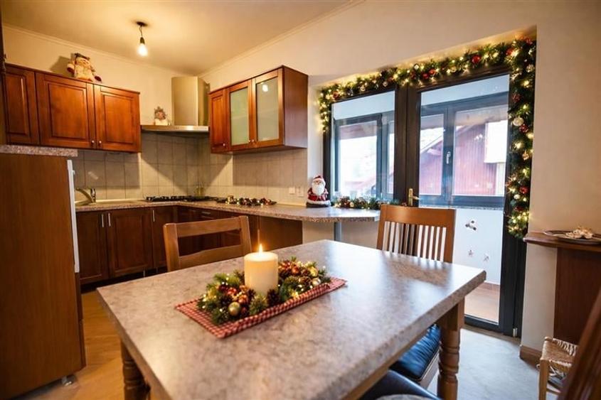 FILM! Rezidenta montana,decor apreciabil, pod mansardabil,garaj propriu,Central - 1