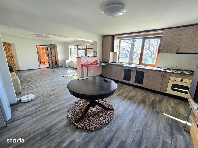 Casa renovata complet + Hala 160 mp de inchiriat in Holboca, 10 minute - 10