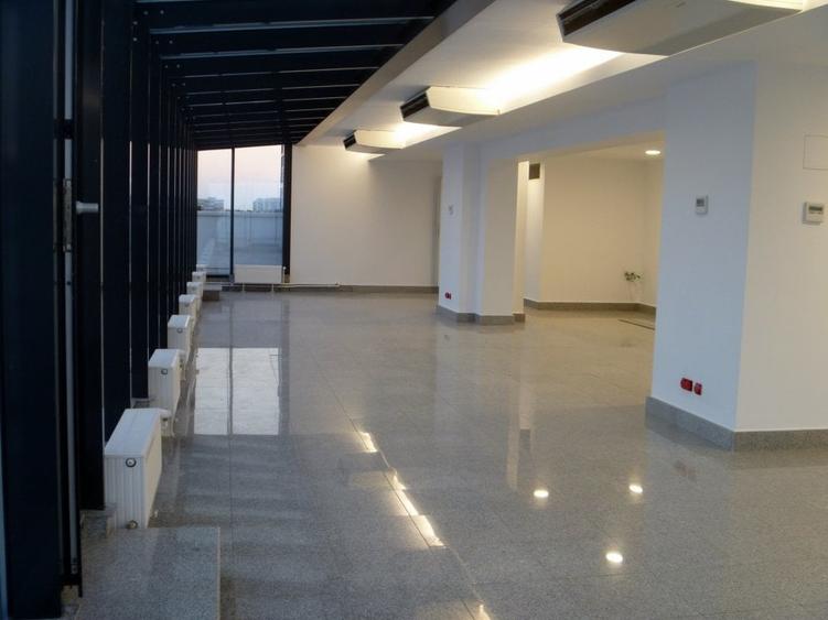 Spatiu birouri de inchiriat -  1/2 din etajul 1 + locuri de parcare - 4