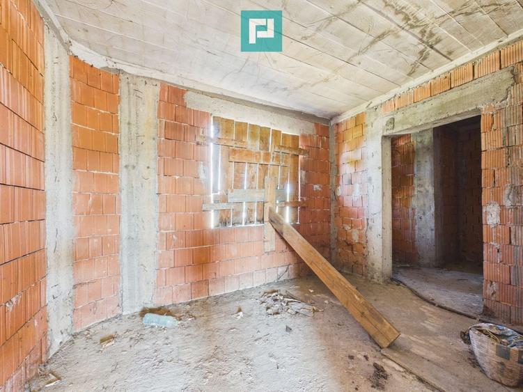 Casă individuală cu 9 camere cu Canalizare în Zimandu Nou