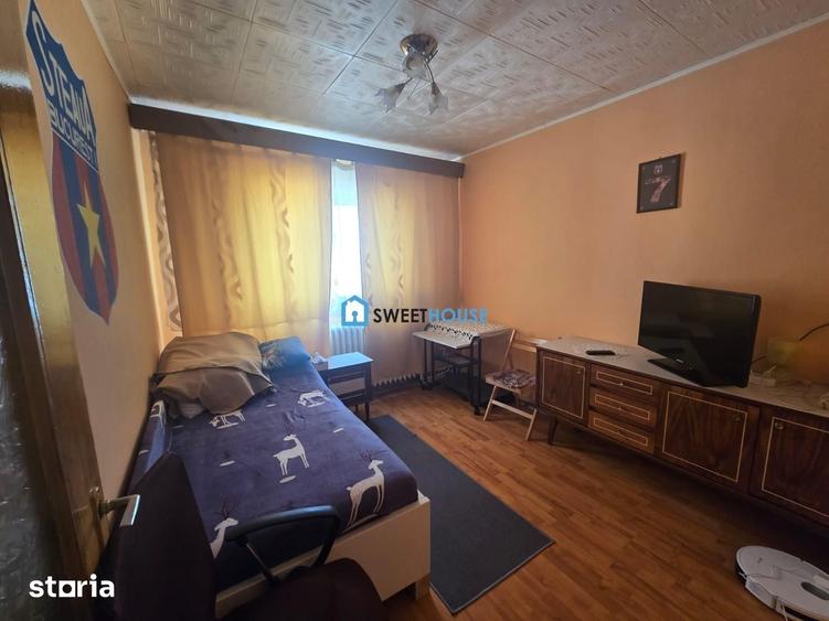 Apartament cu 4 camere semidecomandat în Central
