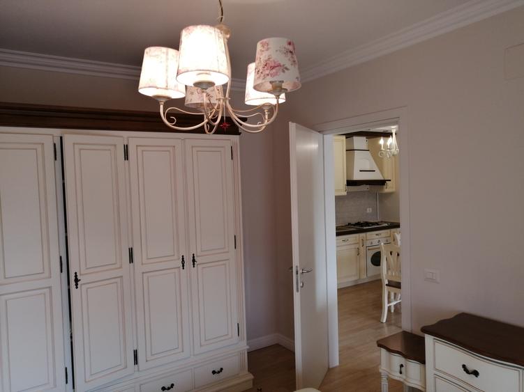 De închiriat.apartamnet de lux în zona centrală, parcare în curte , pentru cuplu - 5