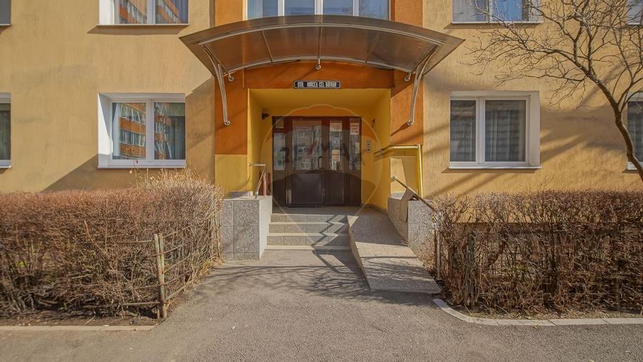 Apartament cu 3 camere de vanzare pe Mircea cel Batran - 2