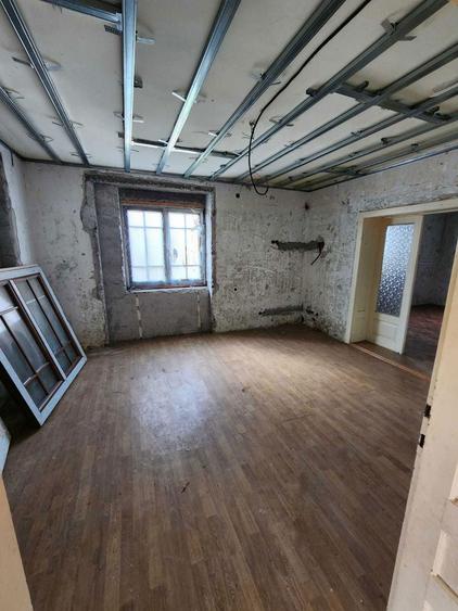 Proprietate unica Santandrei 3 cladiri, teren 1.490 mp, 5 km de Deva - 2