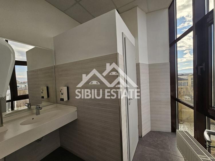 Spatiu de birouri de inchriat locatie centrala si vizibilitate buna - 28