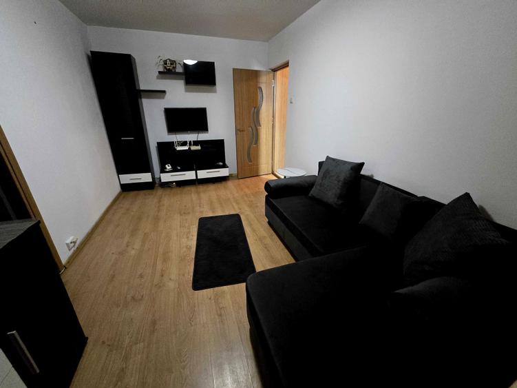 Inchiriez Apartament cu 3 camere -Piata Ciresica - 1