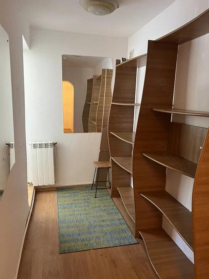 vand apartament 2 camere zona Bulevardul Revolutiei ,etaj 1, decomandat - 1
