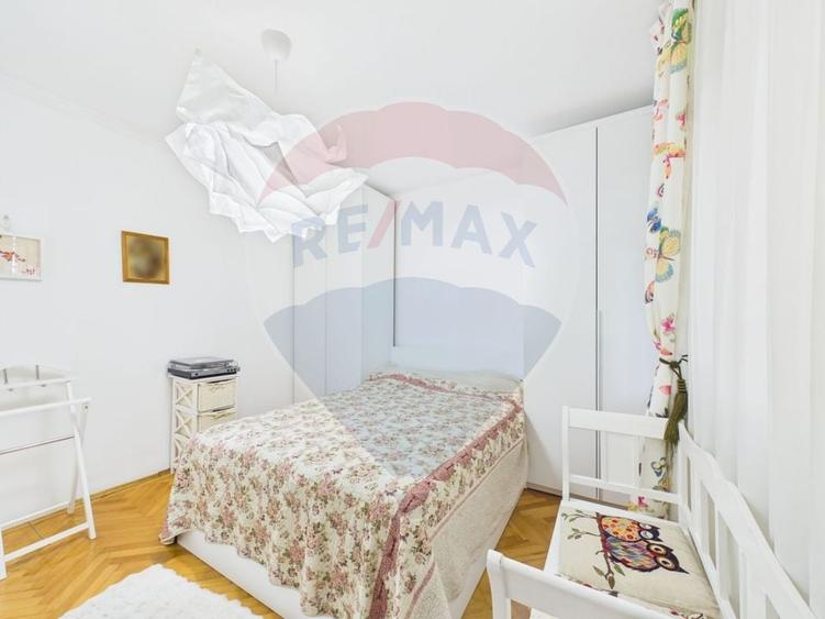 Apartament cu 4 camere de vanzare, Centrala proprie, 13 Septembrie - 25