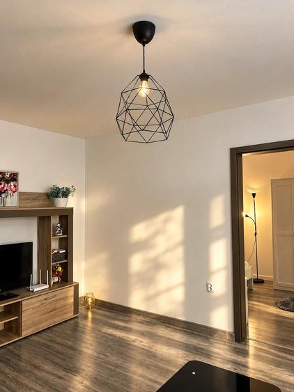 Apartament cu 2 camere semidecomandat în Girocului