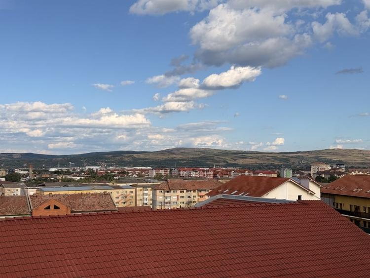 Apartament cu 2 camere decomandat, mobilat în Tolstoi