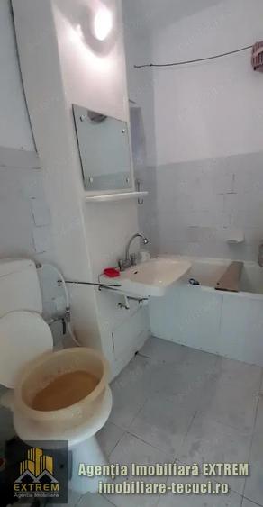 Apartament 3 camere, 75mp, etaj 4, foarte spa?ios, zona Cina din Tecuci - 4