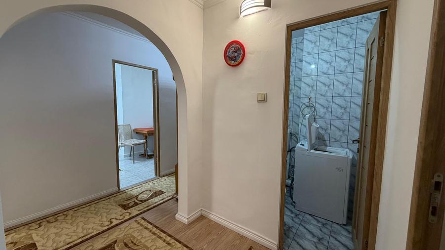 Apartament cu 3 camere, 2 bai si 2 balcoane, decomandat et , cartier MV1 - 10