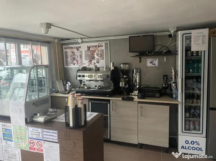 Vand afacere la cheie cu echipamente ?i mobilier de cafenea central - 2