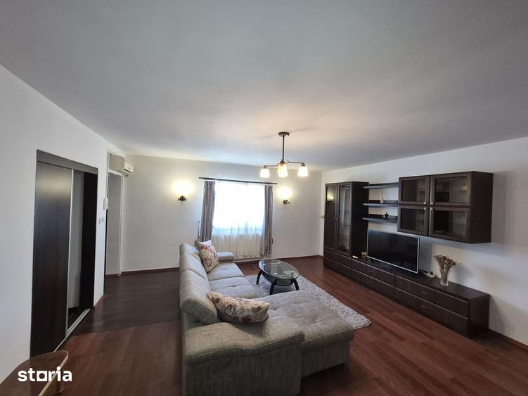 Apartament cu 4 camere decomandat în Bârnova