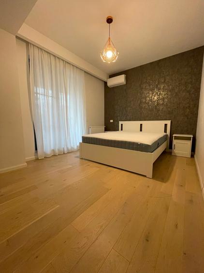 Apartament cu 3 camere semidecomandat în Herăstrău