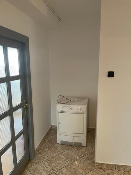 Apartament cu 4 camere decomandat, mobilat în Central