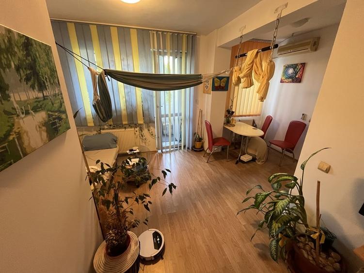 Garsonieră decomandată în Valea Ialomiței