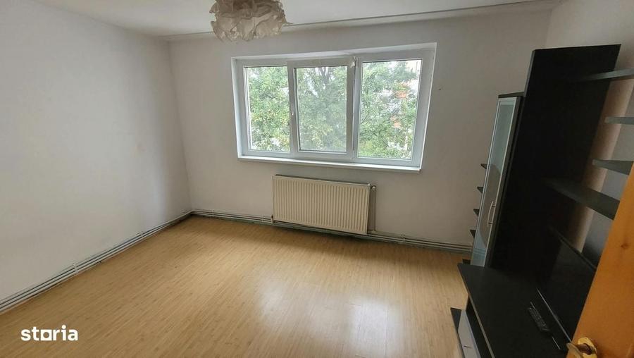 Apartament cu 3 camere în Micro 3