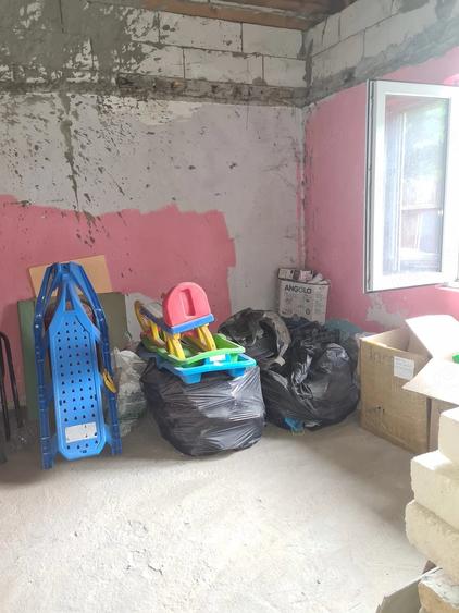 Casă cu 5 camere cu Teren 175 Mp în Lacu Dulce