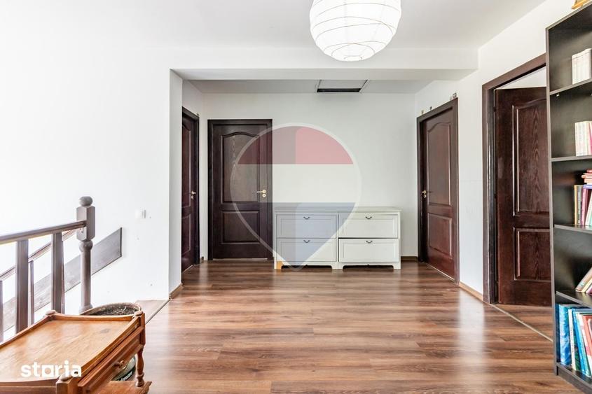 Casă cu 6 camere cu Teren 1600 Mp în Uliești