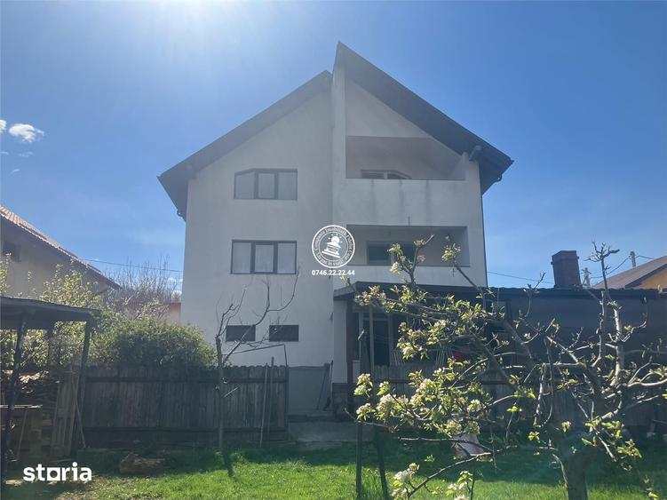 Casă cu 8 camere cu Teren 1172 Mp în Holboca