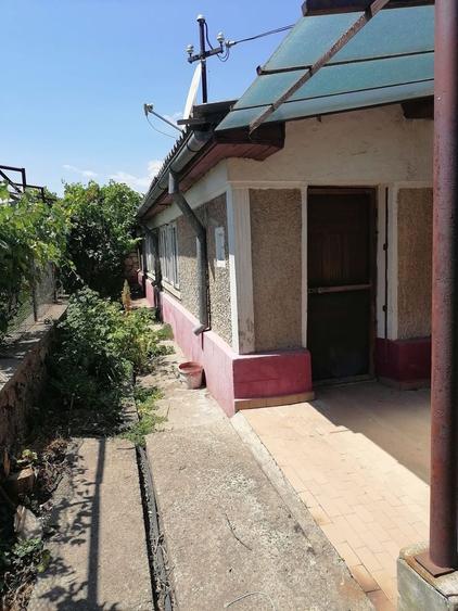 Casă individuală cu 3 camere cu Canalizare în Central