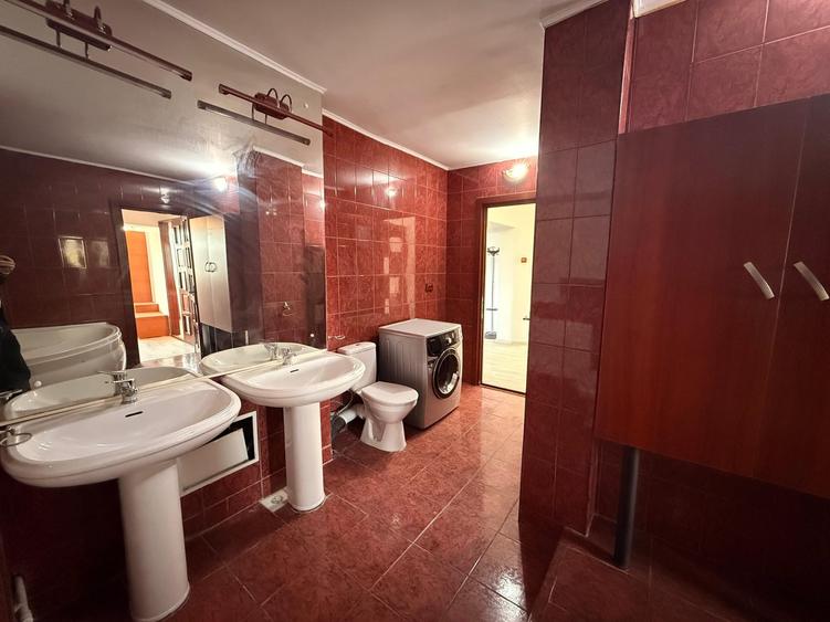 Apartament cu 2 camere semidecomandat, mobilat în Nicolina