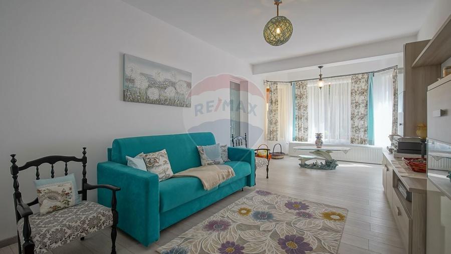 Casă individuală cu 10 camere cu Teren 2789 Mp în Glăjărie