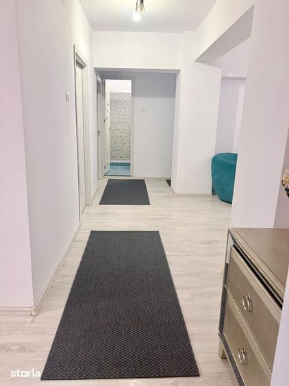 Apartament cu 4 camere decomandat în Titan