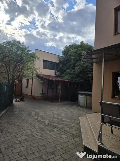 Casă cu 5 camere în Central