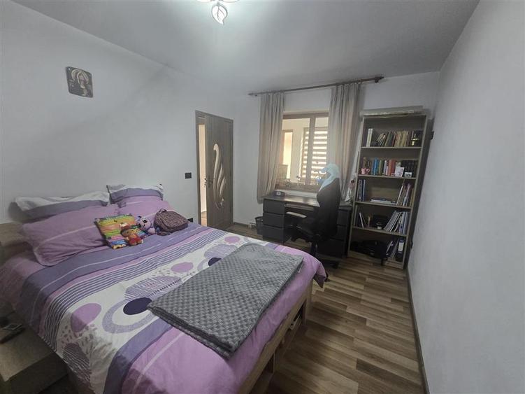 Casă individuală cu 5 camere cu Teren 2000 Mp în Recea