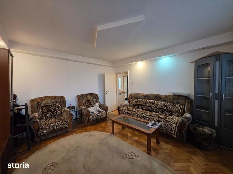 Apartament cu 3 camere decomandat în Deve