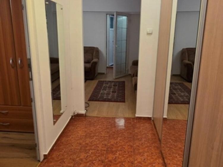 Apartament cu 3 camere semidecomandat, mobilat în Turda