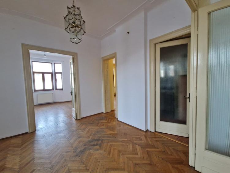 Apartament cu 3 camere decomandat în Calea Călărașilor
