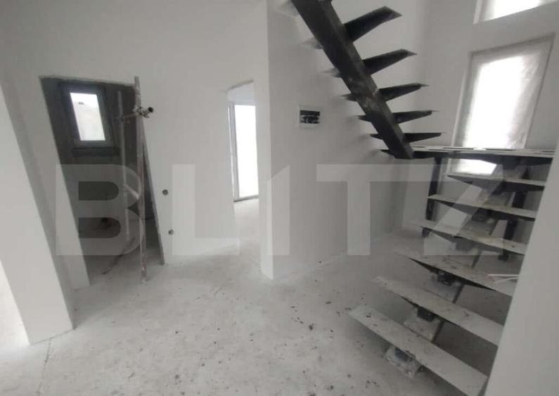 Casa 111 mp,pe 2 nivele cu 4 camere,570 mp teren,zona Valea - 7