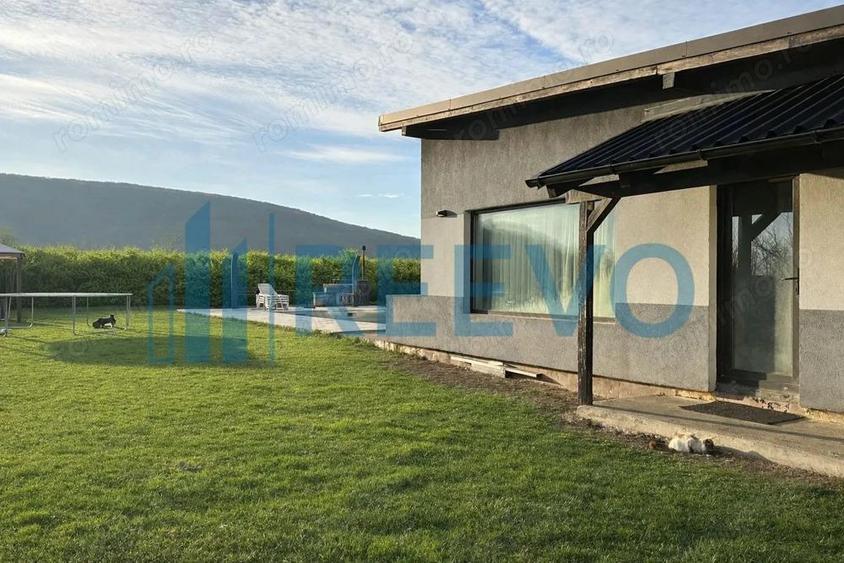 Proprietate pentru investi?ie cu Piscina in Hemeiu? - 2