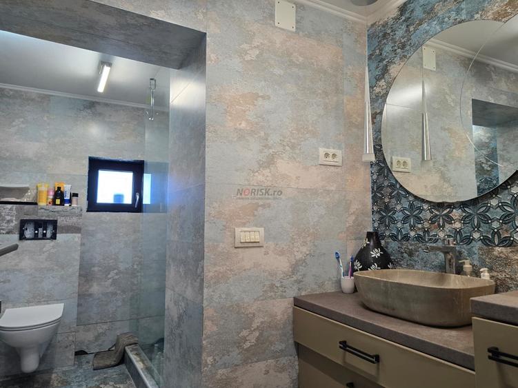 2 case + spațiu comercial | 6 dormitoare - băi proprii | 685 MP Teren - 10