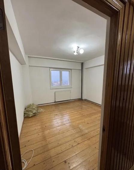 Apartament cu 3 camere decomandate zona Burdujeni - 1